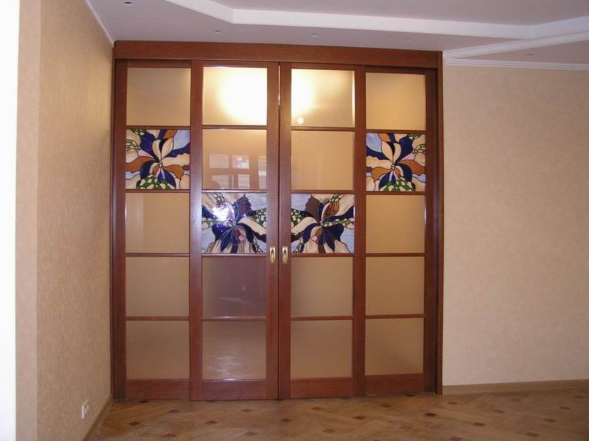 Перегородка с цветными стеклянными вставками Рубцовск