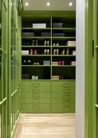 Г-образная гардеробная комната в зеленом цвете Рубцовск