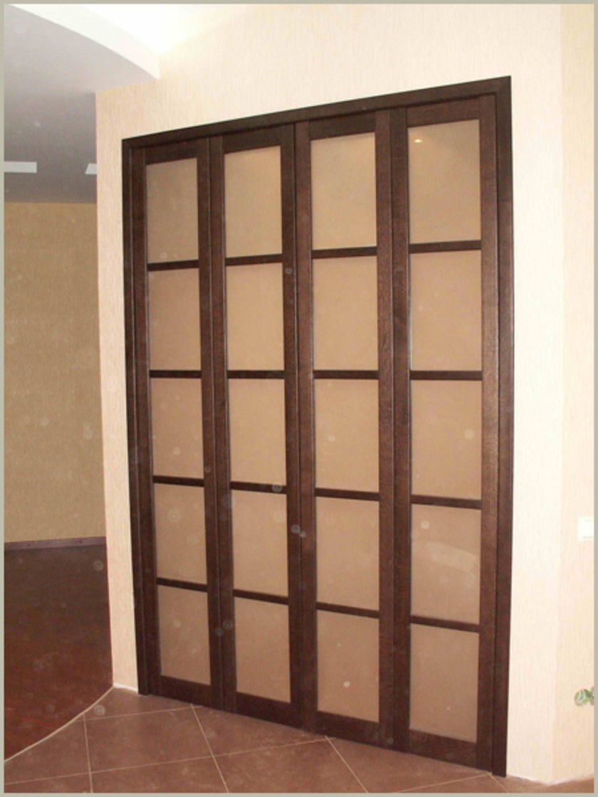 Двери гармошка с матовым стеклом и накладными разделителями Рубцовск