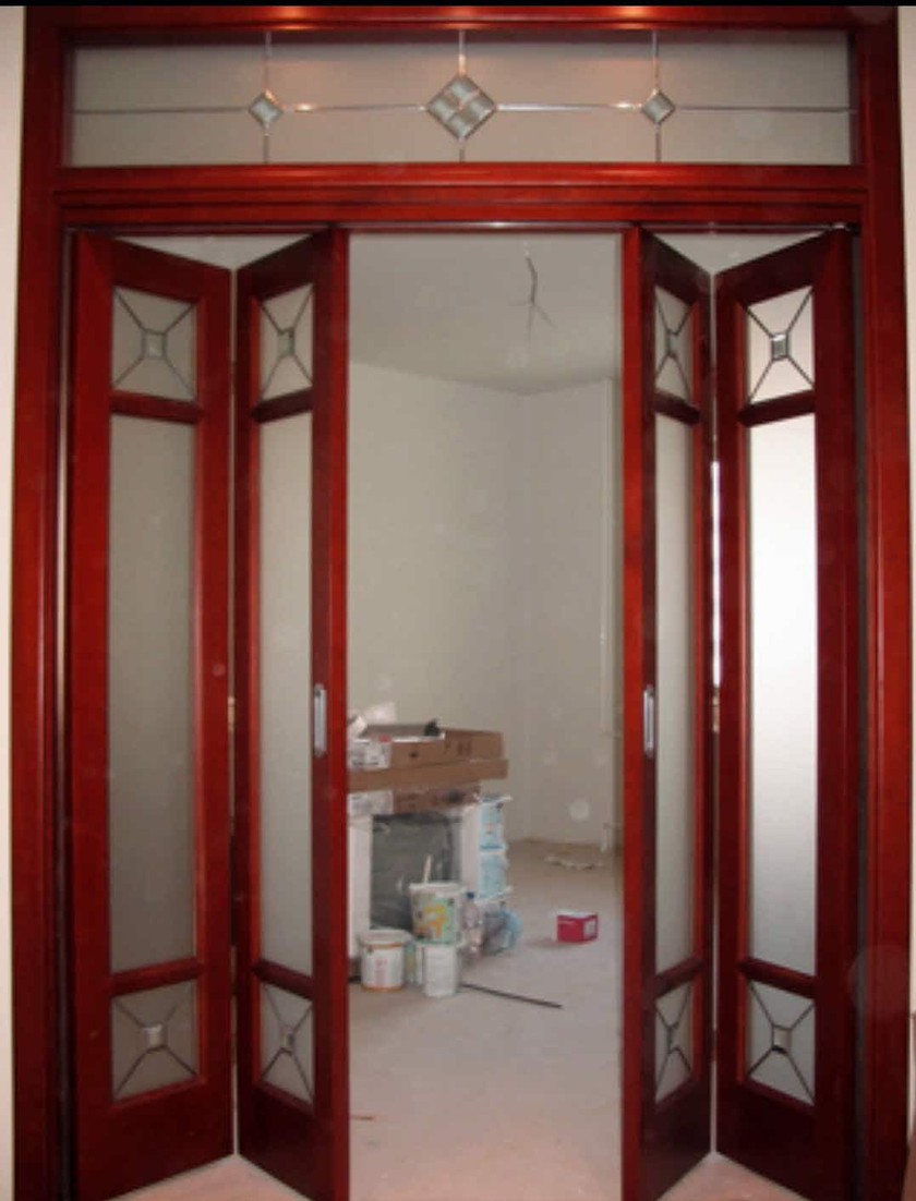 Дверь гармошка с декоративными стеклянными вставками Рубцовск